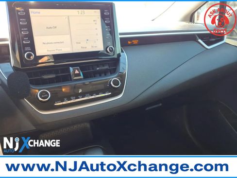 Used 2020 Toyota Corolla LE image 30
