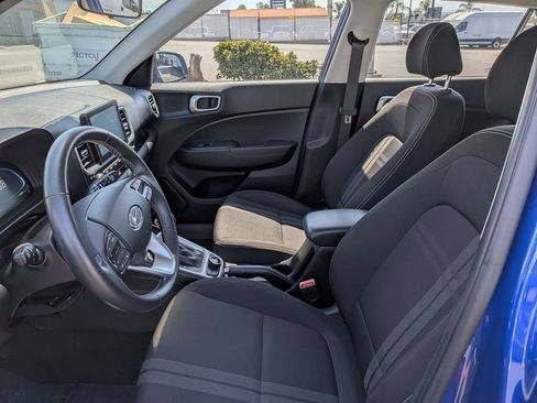 Used 2025 Hyundai Venue SEL FWD image 15