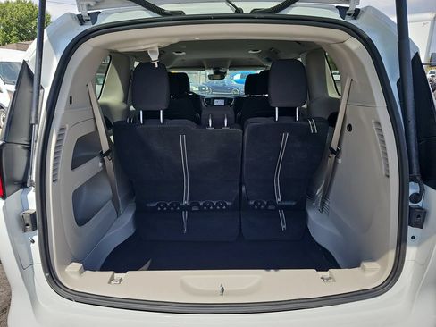 Used 2023 Chrysler Voyager LX FWD image 12