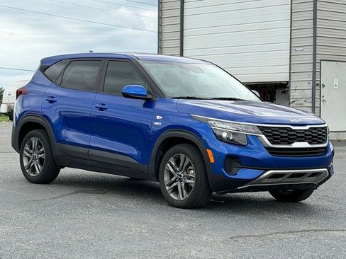Used 2022 Kia Seltos LX AWD/4WD image 2