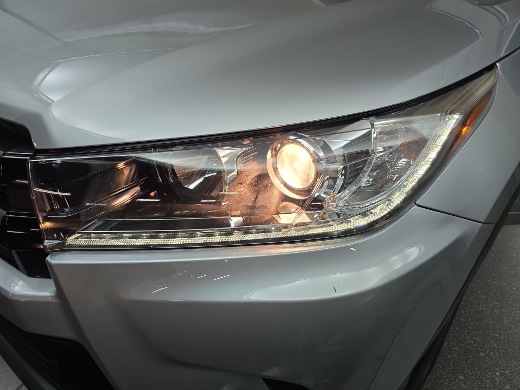 Used 2017 Toyota Highlander SE AWD/4WD image 31