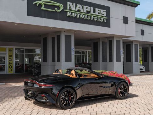 Used 2021 Aston Martin V8 Vantage Roadster image 25