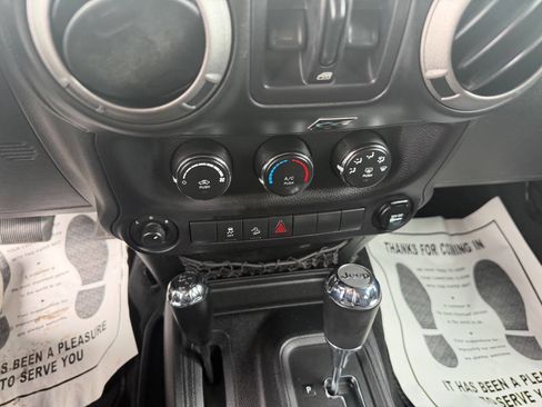 Used 2014 Jeep Wrangler Unlimited Sport w/ Quick Order Package 24S AWD/4WD image 24