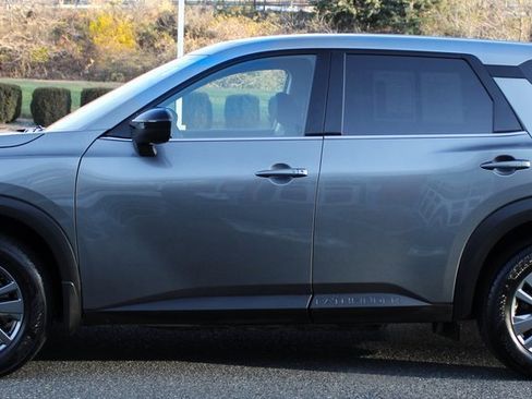 Certified 2024 Nissan Pathfinder S image 9