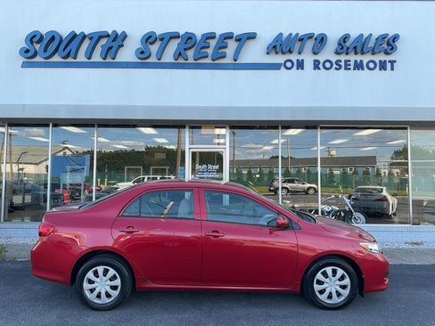 Used 2010 Toyota Corolla LE FWD image 1