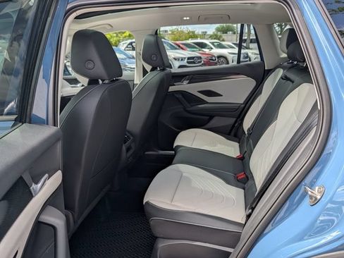Certified 2025 Volkswagen Tiguan SE w/ Panoramic Sunroof Package AWD/4WD image 13