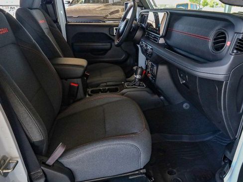 Used 2024 Jeep Gladiator Rubicon w/ Convenience Group image 32