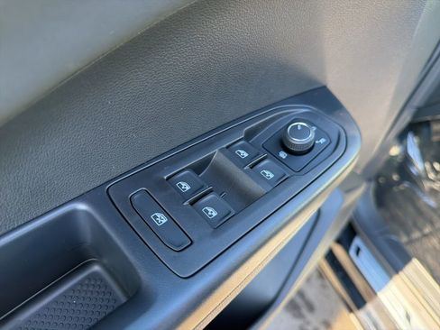 New 2025 Volkswagen Taos SE image 11