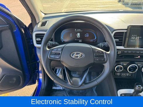 Used 2023 Hyundai Venue Limited image 12