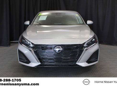 Used 2023 Nissan Altima 2.5 SV FWD image 2