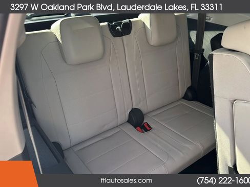 Used 2018 Volkswagen Tiguan SE w/ Panoramic Sunroof Package FWD image 39