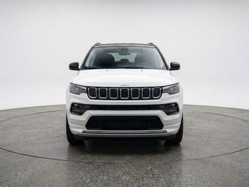 Used 2025 Jeep Compass Limited AWD/4WD image 2