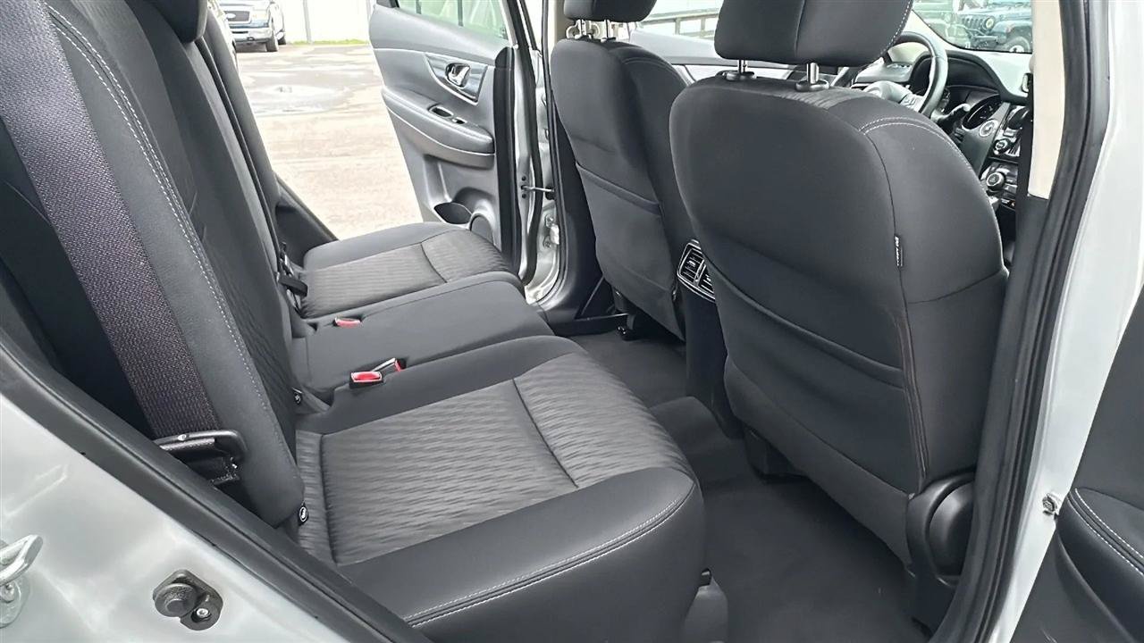 Used 2017 Nissan Rogue SV w/ SV Premium Package AWD/4WD image 32