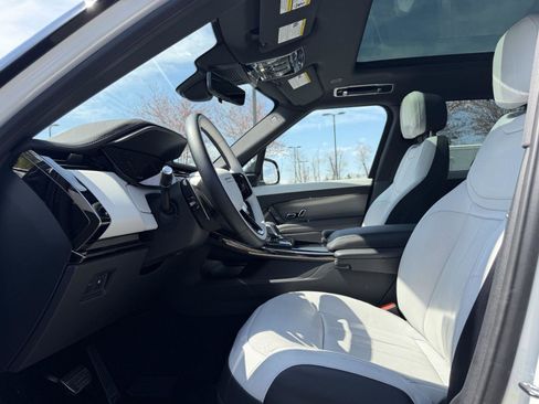 Used 2025 Land Rover Range Rover Sport Dynamic SE image 14