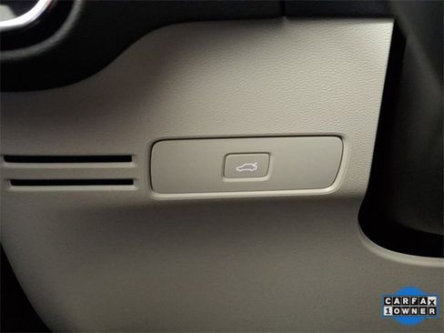 Used 2024 Volvo XC40 B5 Ultimate w/ Protection Package Premier image 23