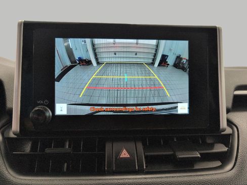 Used 2025 Toyota RAV4 XLE AWD/4WD image 15