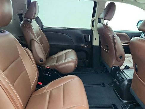 Used 2020 Toyota Sienna Limited Premium image 25