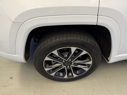Used 2022 Jeep Grand Cherokee Overland w/ Advanced Protech Group III AWD/4WD image 9