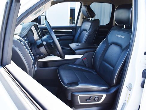 Used 2019 RAM 1500 Laramie AWD/4WD image 5