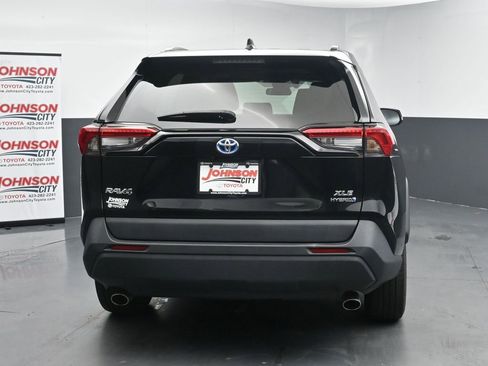 Used 2021 Toyota RAV4 XLE Premium AWD/4WD image 8