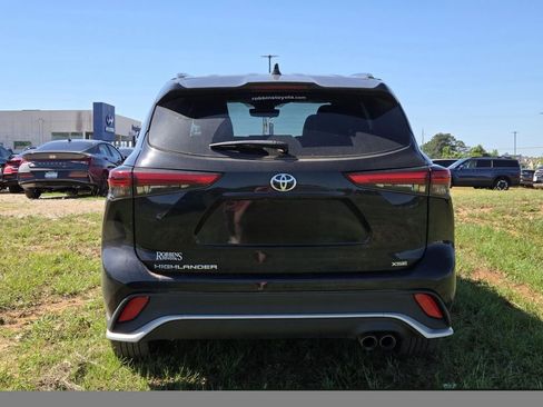 Used 2022 Toyota Highlander XSE FWD image 5