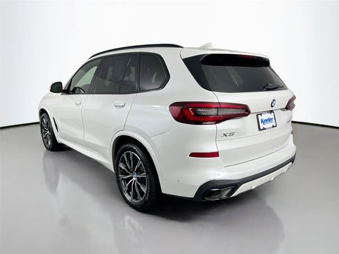 Used 2021 BMW X5 xDrive40i w/ M Sport Package image 4