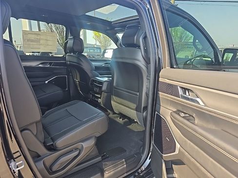 New 2026 Jeep Grand Wagoneer Limited w/ Premium Group II AWD/4WD image 20