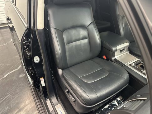 Used 2016 Toyota Land Cruiser image 9