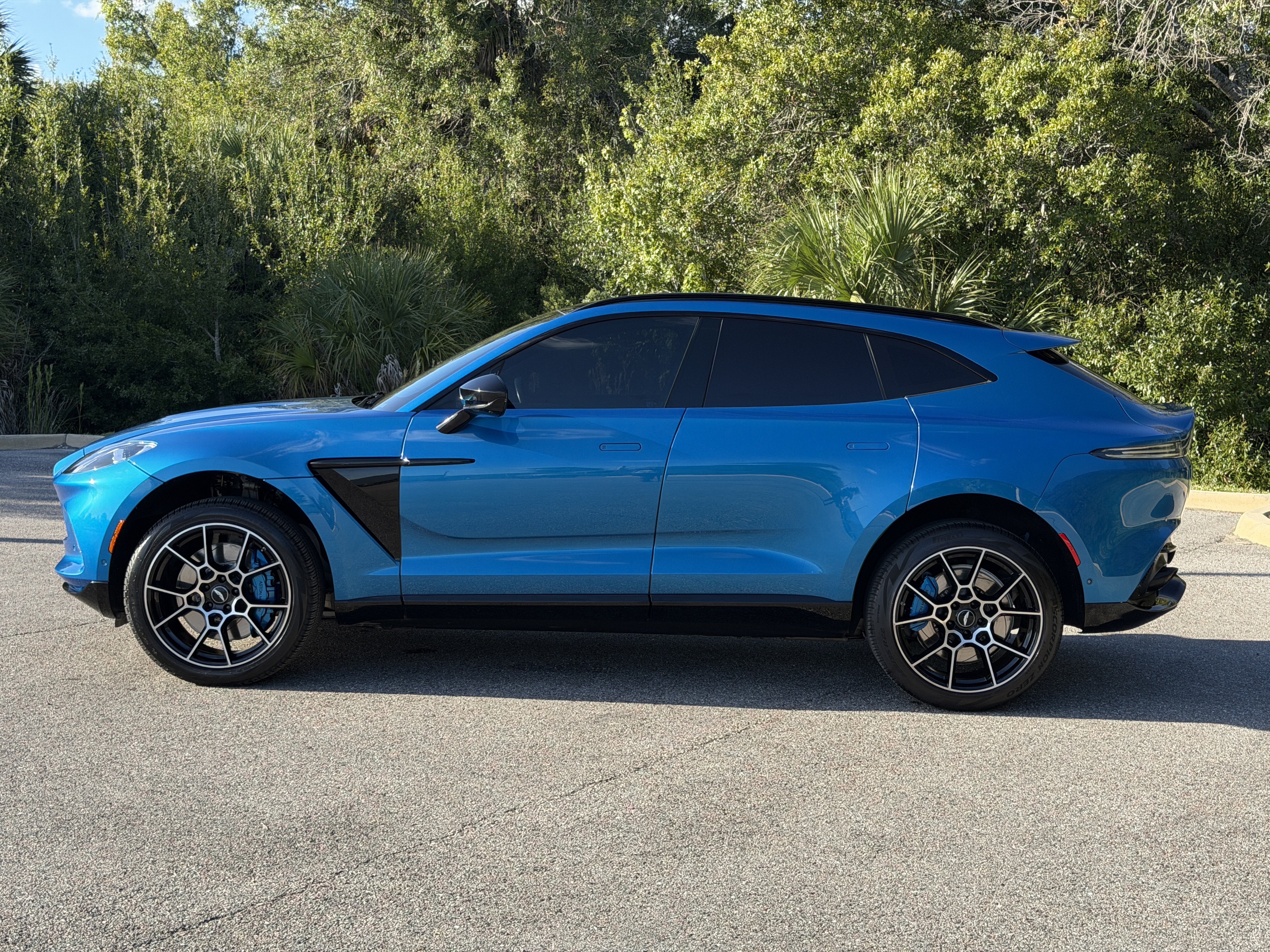 Used 2021 Aston Martin DBX AWD/4WD image 5