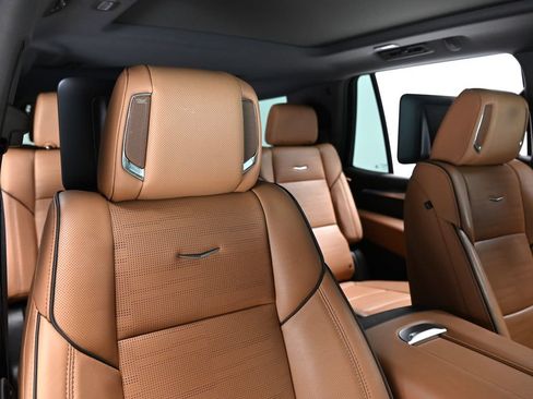 Used 2025 Cadillac Escalade Premium Luxury RWD image 19