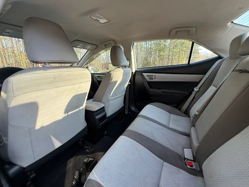 Used 2018 Toyota Corolla LE FWD image 15