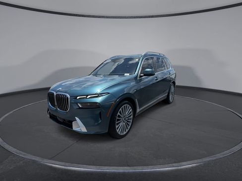 Used 2025 BMW X7 xDrive40i w/ Premium Package AWD/4WD image 3