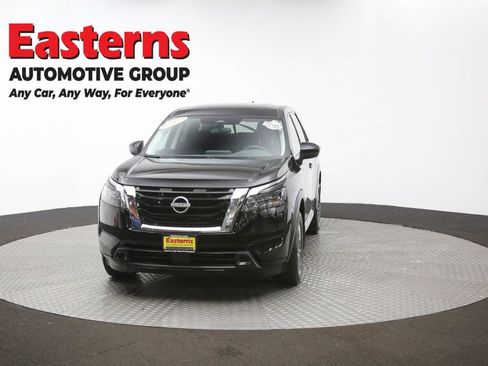 Used 2024 Nissan Pathfinder S image 53