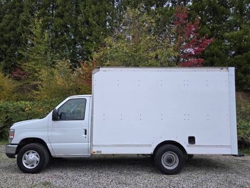 Used 2015 Ford E-350 and Econoline 350 Super Duty w/ Power Windows & Locks Group RWD image 9