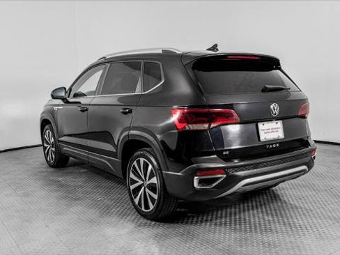 Used 2022 Volkswagen Taos SE FWD image 6
