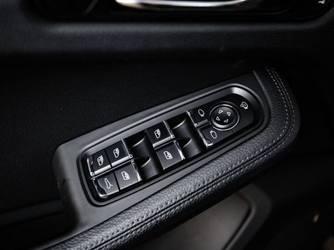 Certified 2024 Porsche Macan AWD/4WD image 22