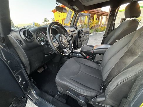 Used 2017 Jeep Wrangler Unlimited Sport w/ Connectivity Group AWD/4WD image 11