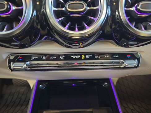 Certified 2022 Mercedes-Benz GLB 250 4MATIC w/ Premium Package Lite image 23