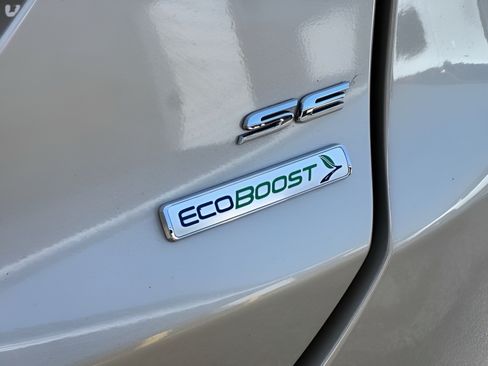 Used 2017 Ford Fusion SE FWD image 5