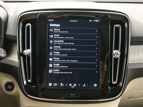 Used 2025 Volvo XC40 B5 Plus w/ Protection Package Premier image 15