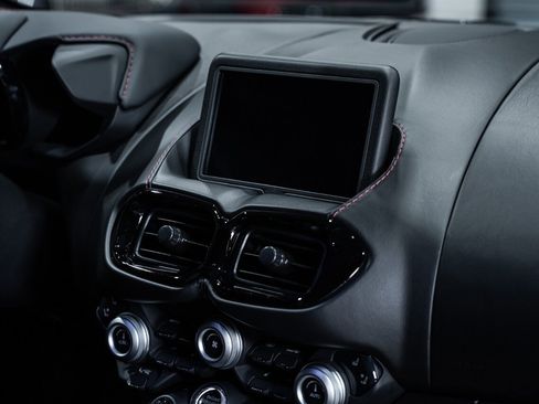 Used 2019 Aston Martin V8 Vantage Coupe RWD image 55