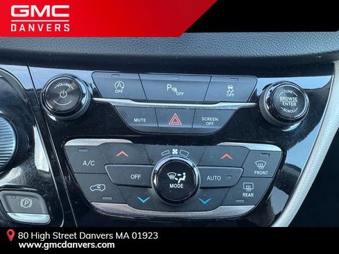 Used 2018 Chrysler Pacifica Touring-L image 16