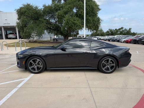 Used 2024 Ford Mustang Coupe RWD image 3
