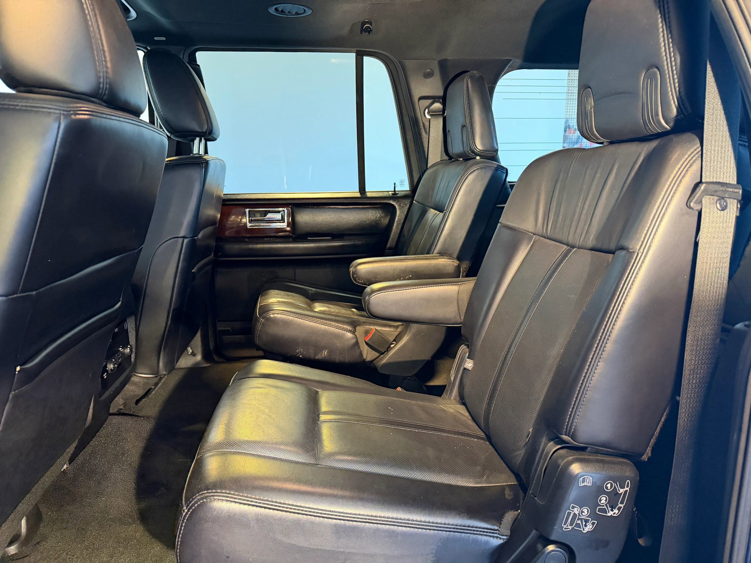 Used 2017 Lincoln Navigator L Select AWD/4WD image 23