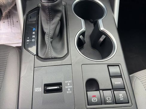 Used 2023 Toyota Highlander LE FWD image 13