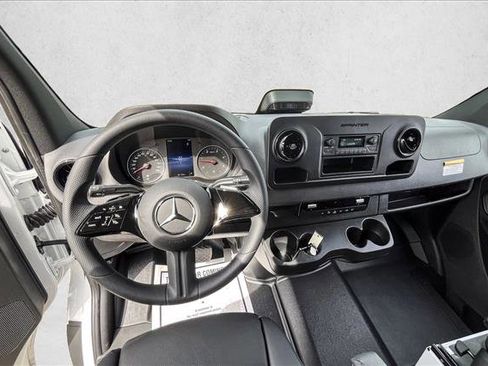 Used 2026 Mercedes-Benz Sprinter 2500 image 17