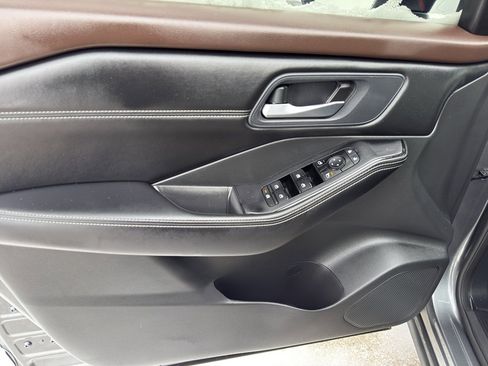 Used 2023 Nissan Rogue SV w/ SV Premium Package image 13