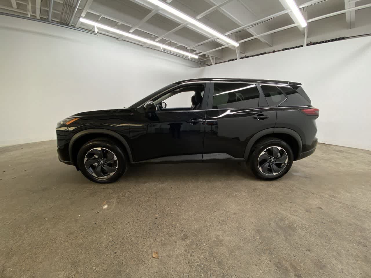 Used 2025 Nissan Rogue SV AWD/4WD image 3