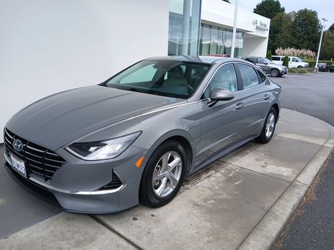 Used 2023 Hyundai Sonata SE w/ Cargo Package image 2