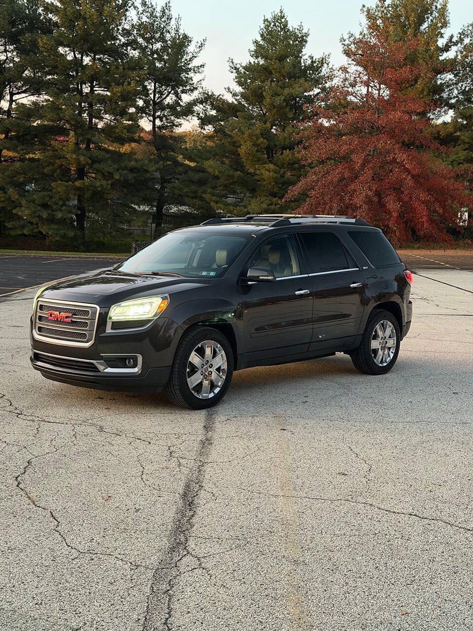 Used 2017 GMC Acadia Limited SLT AWD/4WD image 4